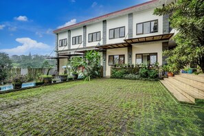 Exterior - OYO 95119 Syariah Sm (Megamendung)