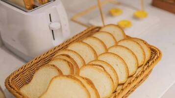 Desayuno autoservicio gratuito y diario