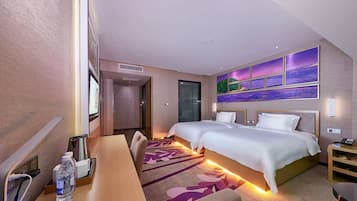 Business Twin Room | Desk, laptop workspace, blackout drapes, free WiFi