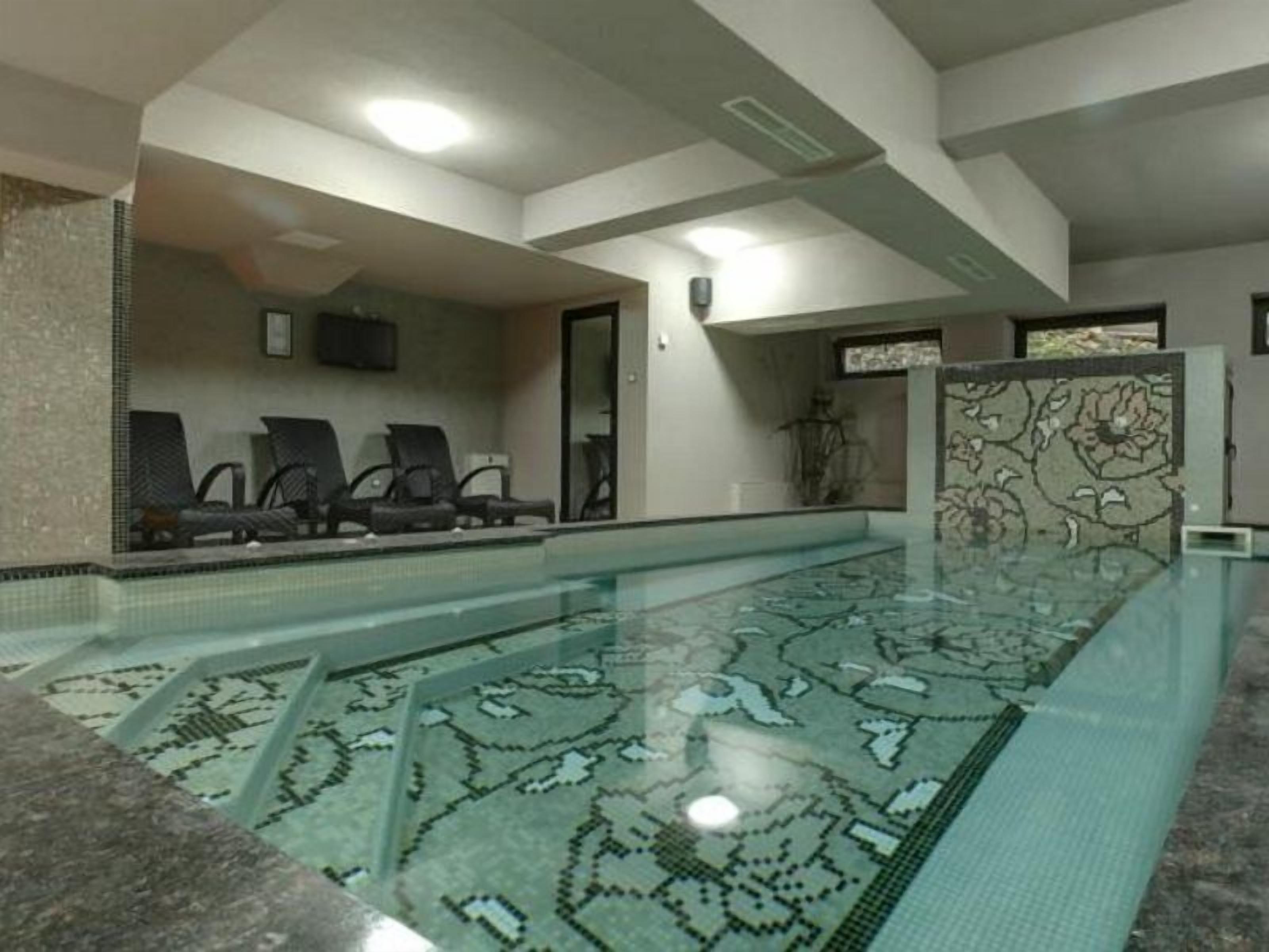 Indoor pool, outdoor pool