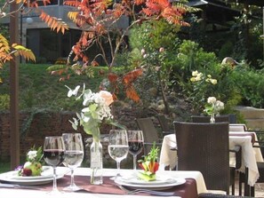 Outdoor dining - 6ato Hotel Sofia (Sofia)
