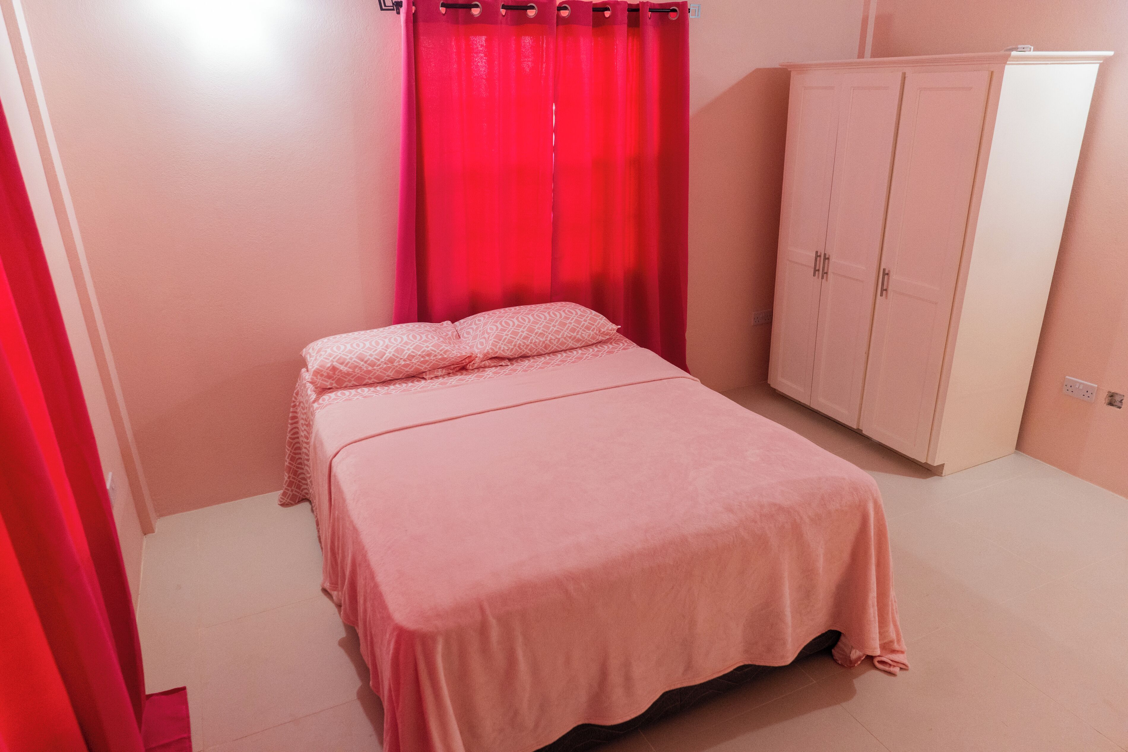 Bügeleisen/Bügelbrett, WLAN, Bettwäsche