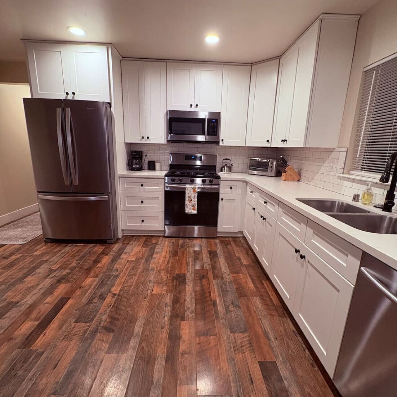 Refrigerador, microondas, horno, placa de cocina
