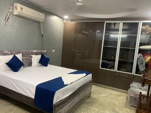Deluxe Double Room, Balcony, Park View