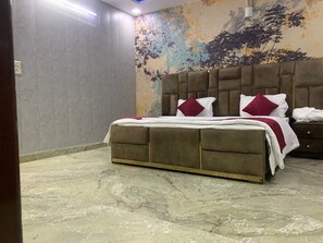 Shower, towels, soap, shampoo - Castle Gold A Unit Of GoldRoom Huf  (New Delhi)