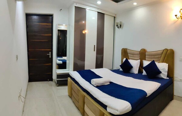 Standard Room | Iron/ironing board, free WiFi - Castle Gold A Unit Of GoldRoom Huf  (New Delhi)