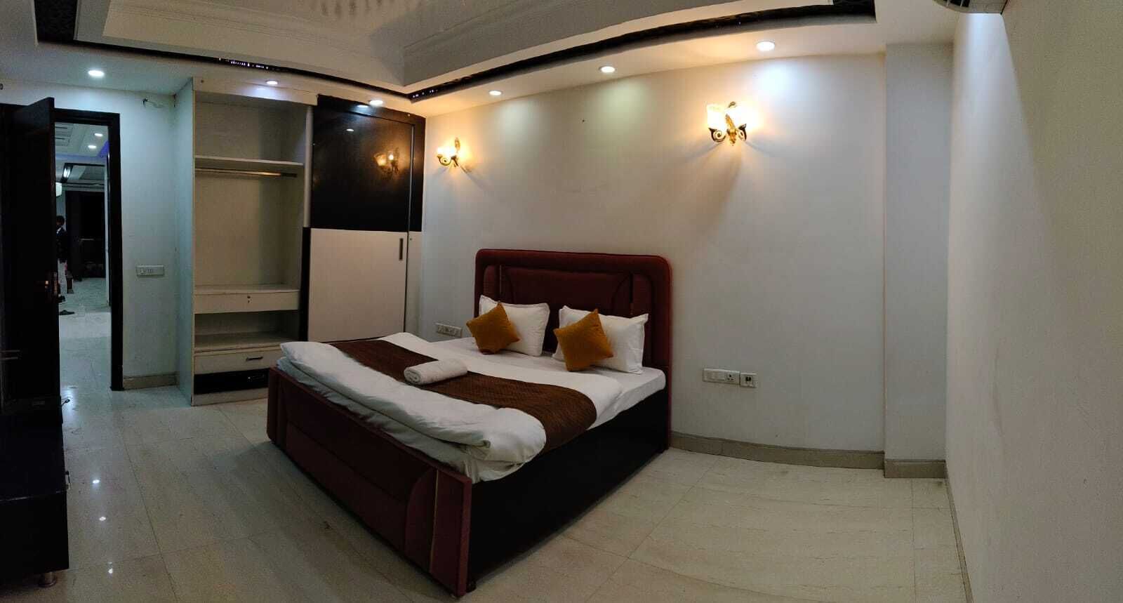 Deluxe Apartment, Balcony, Garden View | Iron/ironing board, free WiFi