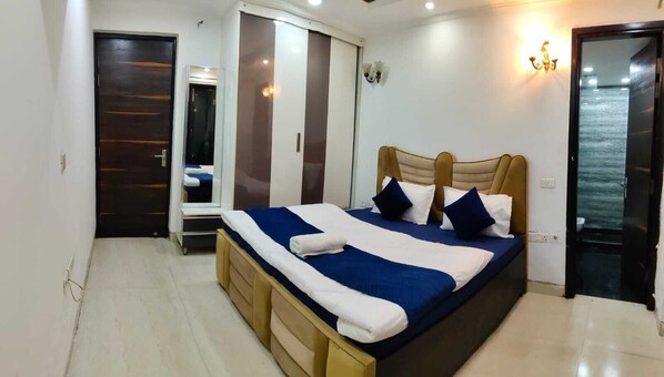 Deluxe Double Room, Balcony, Park View