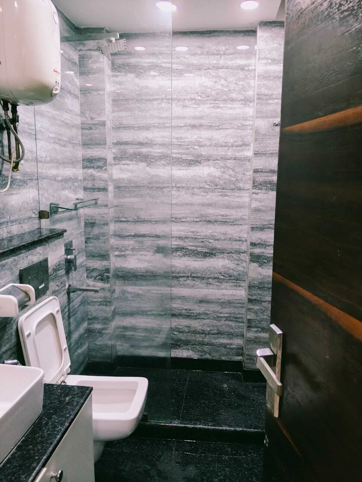 Deluxe-Apartment, Balkon, Gartenblick | Badezimmer | Dusche, Handtücher, Seife, Shampoo