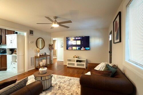 Modern 4BR Severn Home – 10 Min to BWI & Fort Meade / Sleeps 8 / 4-Car Parking