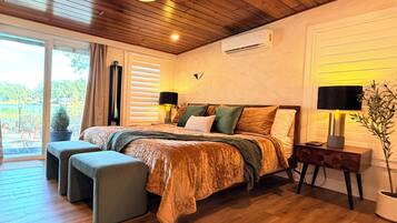 4 bedrooms, iron/ironing board, free WiFi, bed sheets