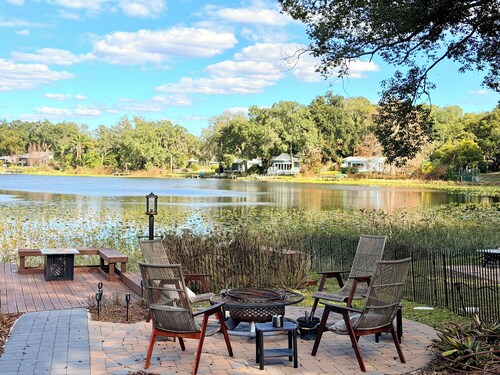 4BR Villa: Lakefront Retreat with Harry Potter Game Loft near Downtown Orlando