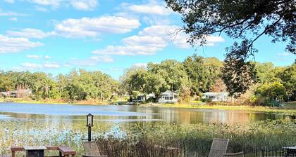 4BR Villa: Lakefront Retreat with Harry Potter Game Loft near Downtown Orlando