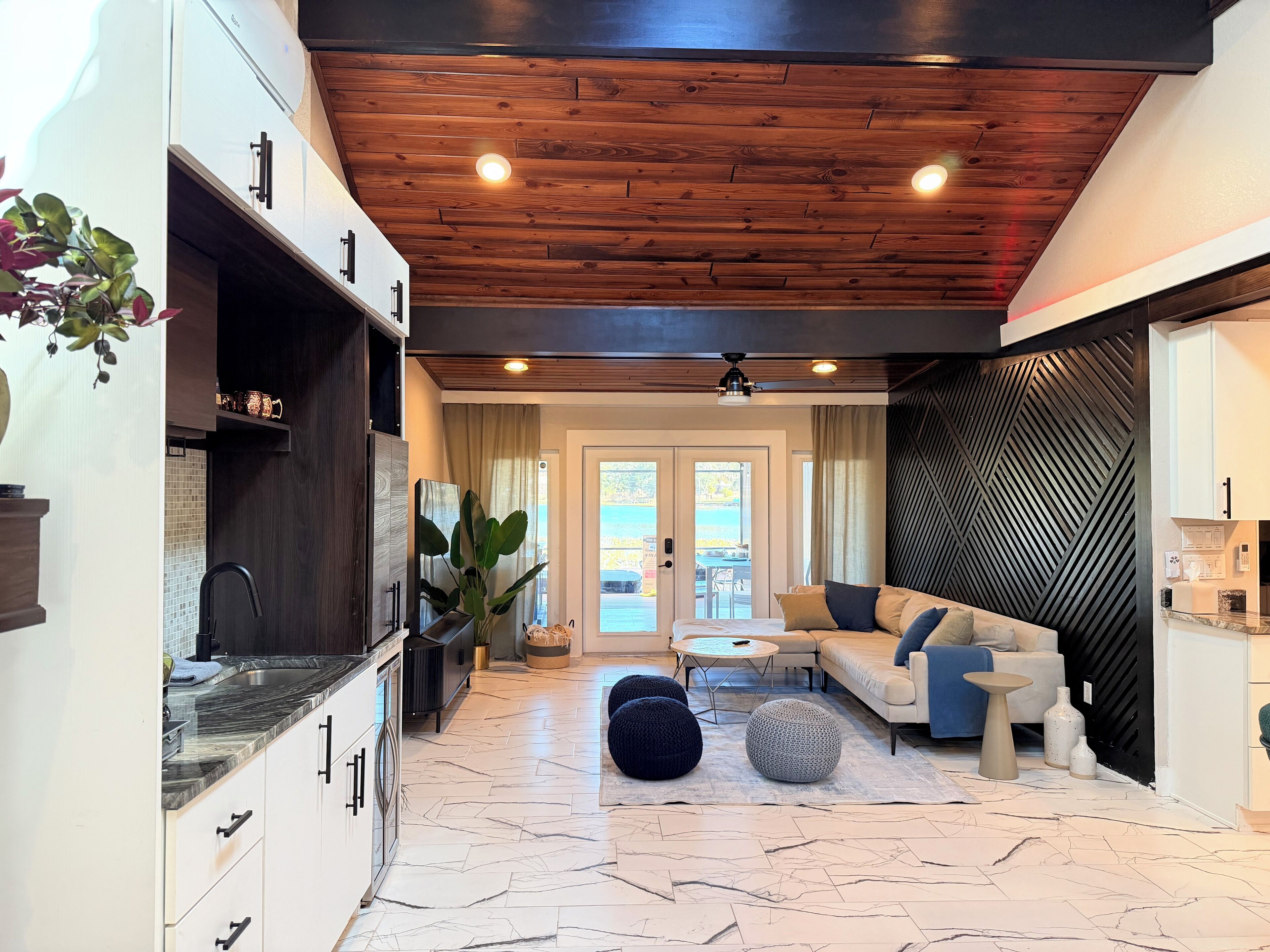 Televisie en een open haard