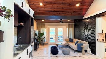 Televisie en een open haard