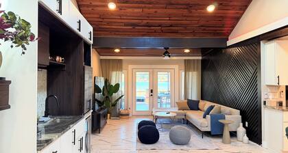 4BR Villa: Lakefront Retreat with Harry Potter Game Loft near Downtown Orlando