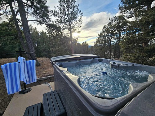 Secluded Florissant Gem: Hot Tub & Mountain Views