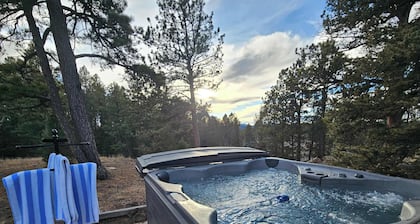 Secluded Florissant Gem: Hot Tub & Mountain Views