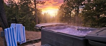 Peaceful Hot Tub Home with Mountain Views!