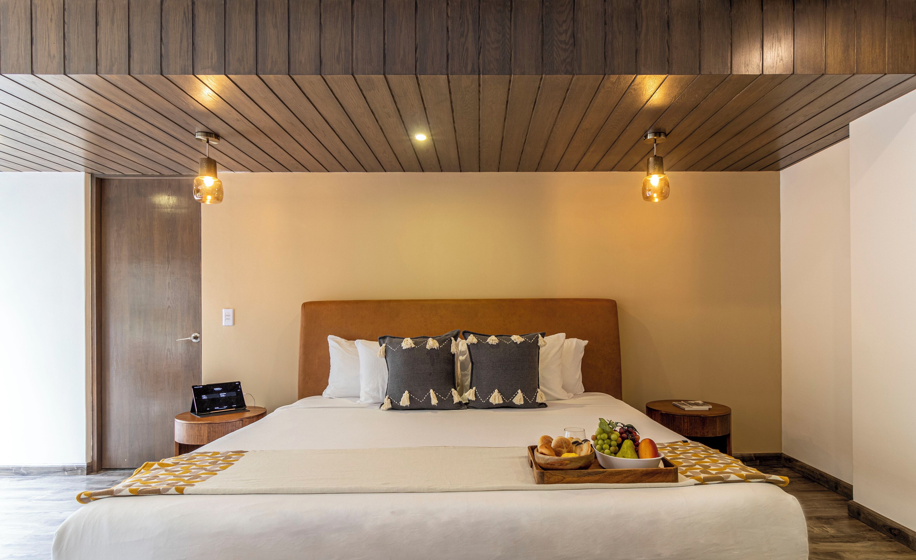 Caja fuerte, tabla de planchar con plancha, wifi gratis