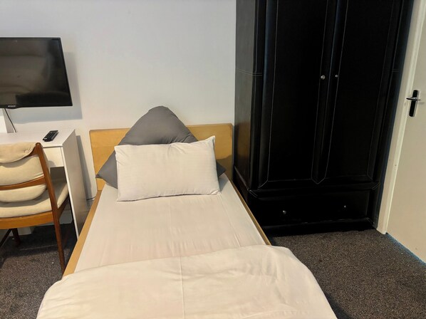 1 chambre, fer et planche Ă repasser, Wi-Fi gratuit, draps fournis