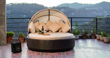 ELIVAAS Dilli House Villa with Pvt pool