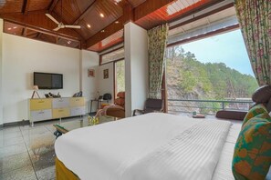 Iron/ironing board, free WiFi - ELIVAAS Dilli House Villa with Pvt pool (Kasauli)