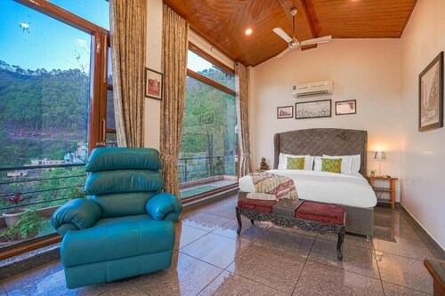 ELIVAAS Dilli House Villa with Pvt pool