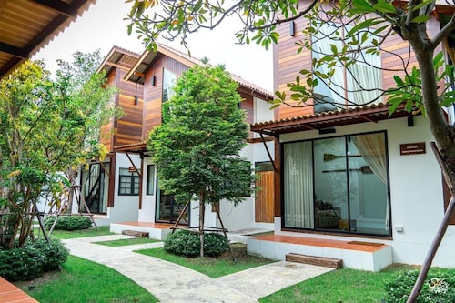 Baanrongmai Canal Front Homestay