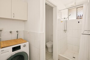 Hair dryer, towels, soap, shampoo - Coastal Cottesloe Apartment opposite Civic Centre (Cottesloe)