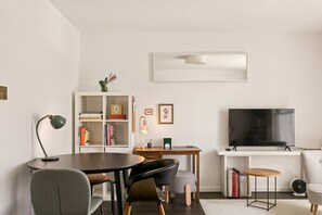 Interior - Coastal Cottesloe Apartment opposite Civic Centre (Cottesloe)