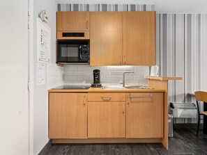 Fridge, microwave, coffee/tea maker, toaster - Sunny apartment with sea-views (Blankenberge)