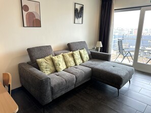 TV - Sunny apartment with sea-views (Blankenberge)