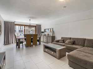 TV - Pleasant apartment near the beach (Blankenberge)