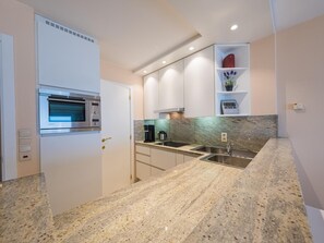 Fridge, microwave, oven, dishwasher - Apartment on the 5th floor with sea view (Middelkerke)