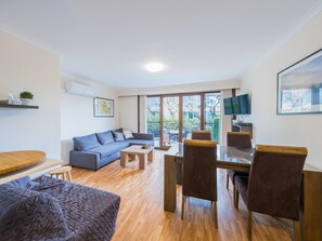 TV - Cozy apartment with terrace (Middelkerke)
