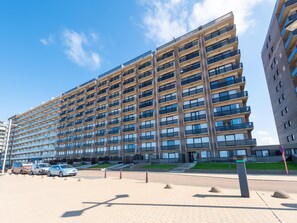 Exterior - Apartment with sunny terrace and sea view (Middelkerke)