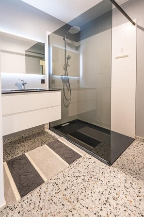 Shower - Apartment with sunny terrace and sea view (Middelkerke)