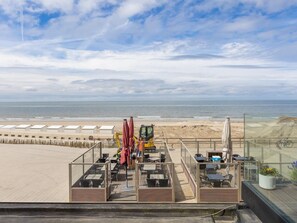 Outdoor dining - Corner apartment with phenomenal sea view (Middelkerke)
