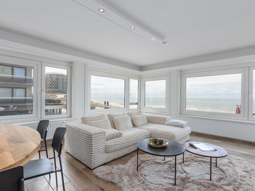 Corner apartment with phenomenal sea view
