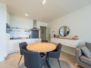 Dining - New-build apartment near the city center (Middelkerke)