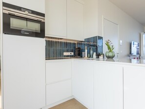 Kühlschrank, Mikrowelle, Ofen, Geschirrspüler