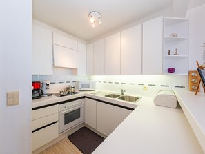 Fridge, microwave, oven, dishwasher - Bright apartment with sea view (Middelkerke)