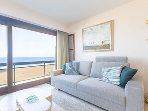TV - Spacious apartment with direct sea view (Middelkerke)