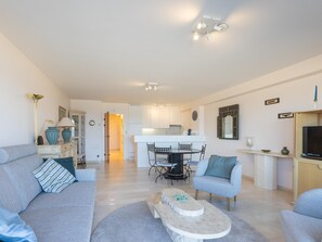 TV - Spacious apartment with direct sea view (Middelkerke)