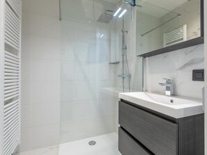 Douche, sèche-cheveux