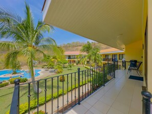 Property grounds - Relax and Enjoy at La Colina 8024 (Playas del Coco)