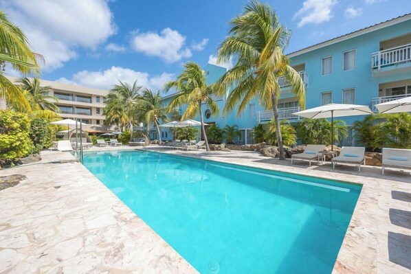 Pool - Dolphin Suites (Willemstad)