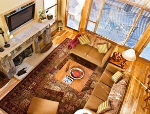 Living area - Awesome 3000sf 4-bedroom cabin at Old Greenwood Truckee in Tahoe Mountain Club (Truckee)