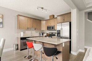 Interior - A Beautiful Home in Airdrie (Airdrie)